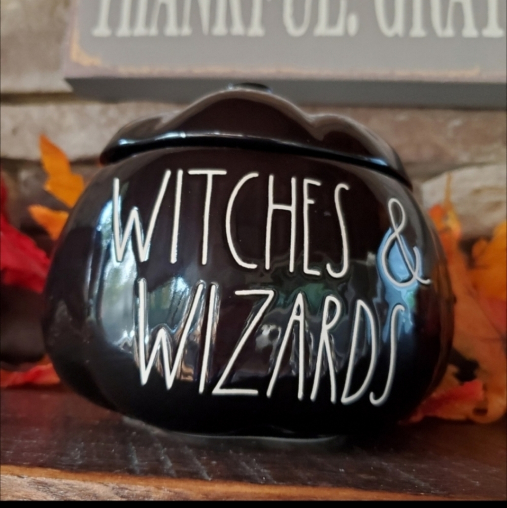 Gorgeous Witches and Wizards Candle-NWT